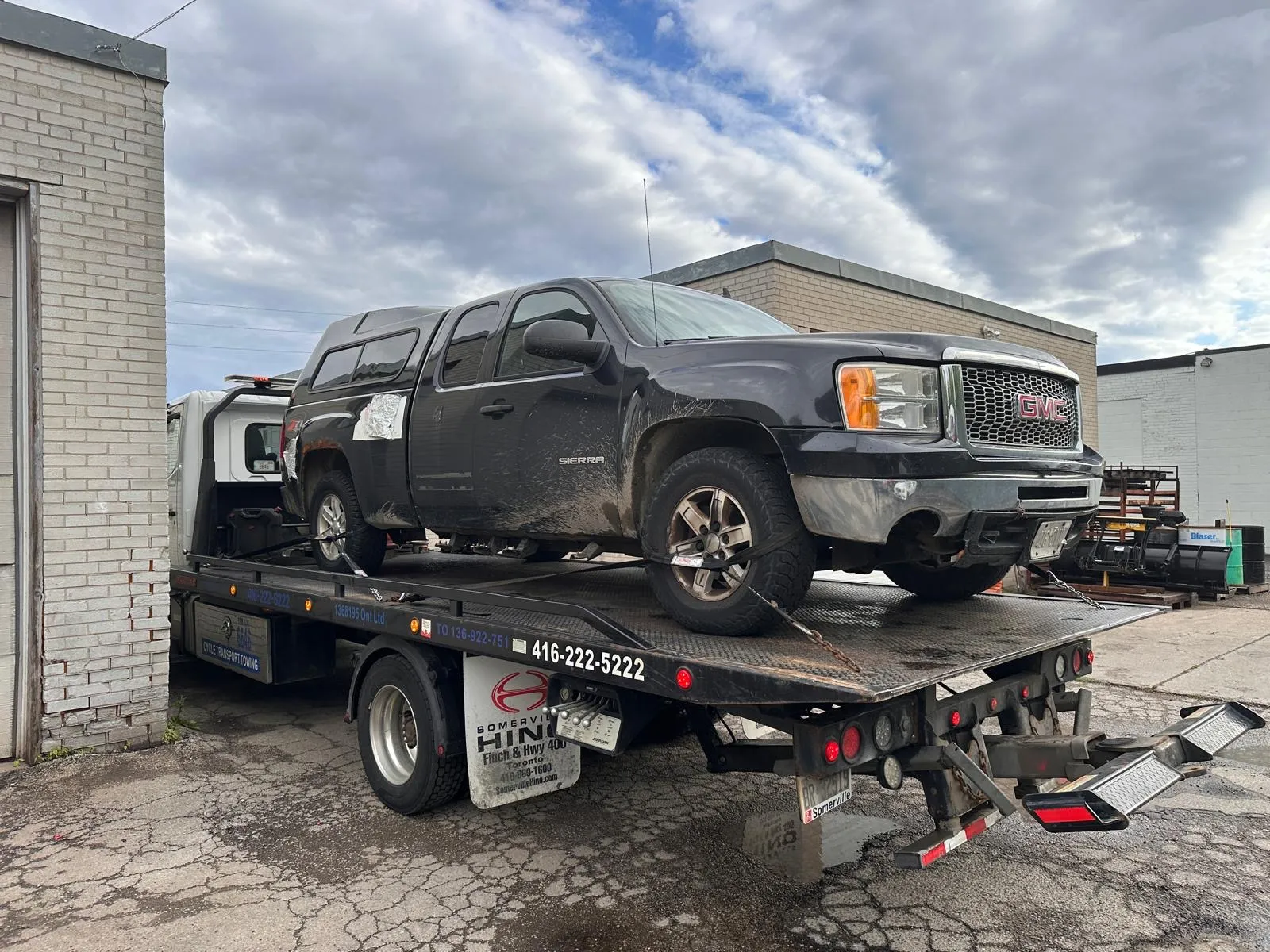 Towing service vehicle
